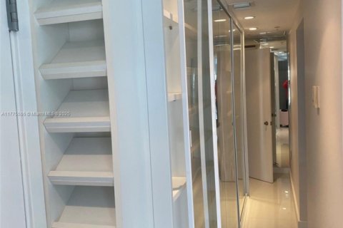 Condo in Miami Beach, Florida, 1 bedroom  № 1868348 - photo 6