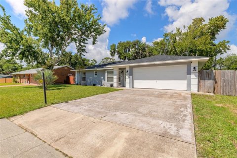 Villa ou maison à vendre à Edgewater, Floride: 3 chambres, 113.15 m2 № 2147645 - photo 2