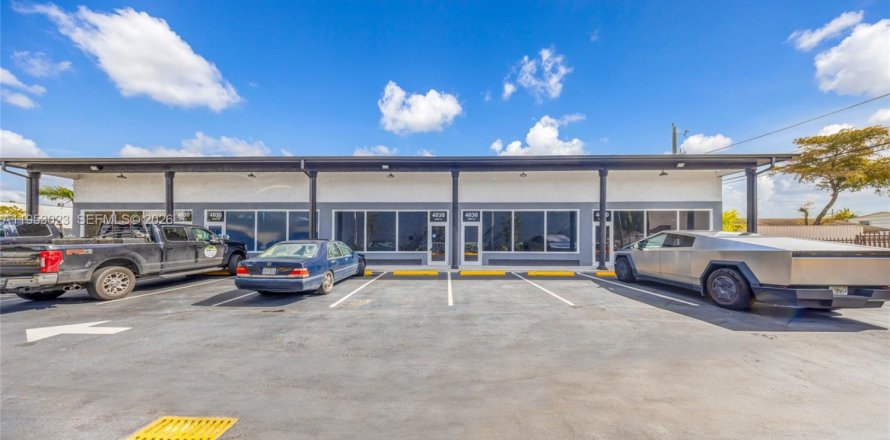 Propiedad comercial en Hollywood, Florida № 2082987