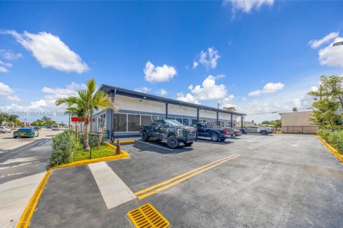 Propiedad comercial en venta en Hollywood, Florida № 2082987 - foto 3