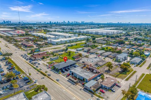 Propiedad comercial en venta en Hollywood, Florida № 2082987 - foto 14