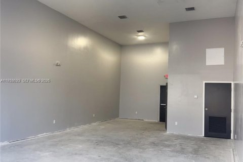 Propiedad comercial en venta en Hollywood, Florida № 2082987 - foto 9