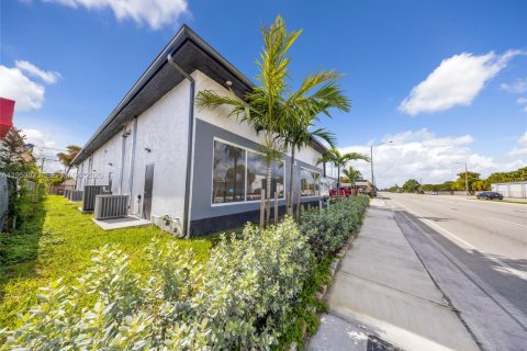 Propiedad comercial en venta en Hollywood, Florida № 2082987 - foto 5