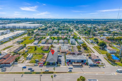 Propiedad comercial en venta en Hollywood, Florida № 2082987 - foto 15
