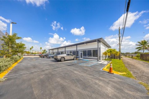Propiedad comercial en venta en Hollywood, Florida № 2082987 - foto 2