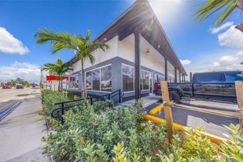 Propiedad comercial en venta en Hollywood, Florida № 2082987 - foto 4