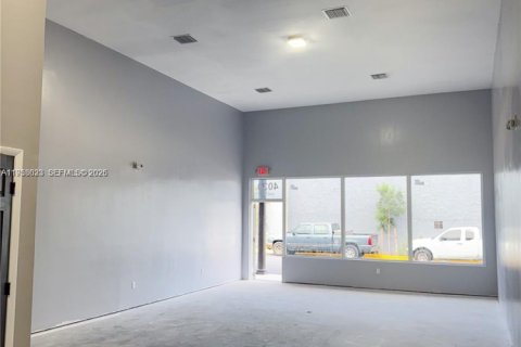 Propiedad comercial en venta en Hollywood, Florida № 2082987 - foto 8