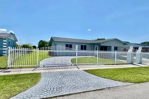 Villa ou maison à vendre à Miami, Floride: 3 chambres, 124.49 m2 № 1939290 - photo 2
