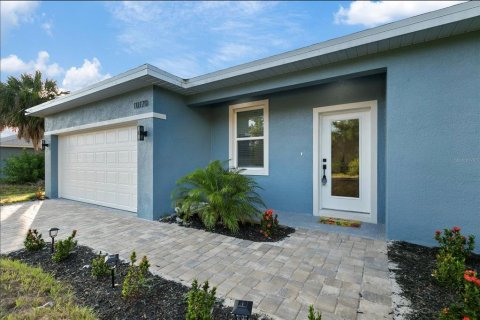 House in Englewood, Florida 4 bedrooms, 154.5 sq.m. № 2400288