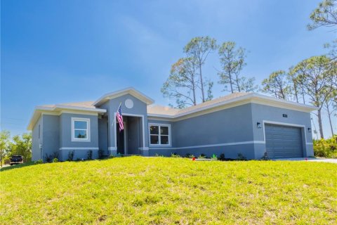 House in Port Charlotte, Florida 3 bedrooms, 169.64 sq.m. № 1792080 - photo 9