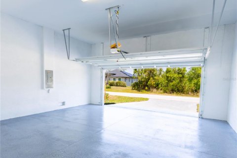 House in Port Charlotte, Florida 3 bedrooms, 169.64 sq.m. № 1792080 - photo 12