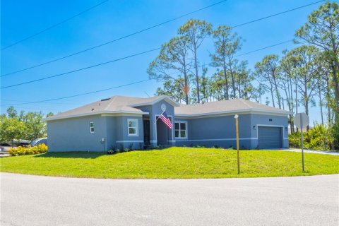 House in Port Charlotte, Florida 3 bedrooms, 169.64 sq.m. № 1792080 - photo 3