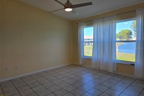 Copropriété à louer à Lake Suzy, Floride: 2 chambres, 106.84 m2 № 1647845 - photo 4