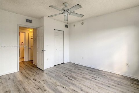 Copropriété à louer à Miramar, Floride: 2 chambres, 90.77 m2 № 2385166 - photo 15