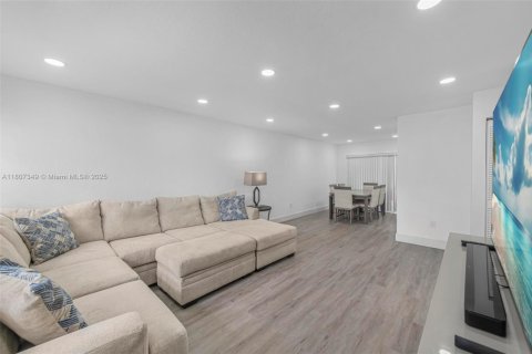 Casa en venta en Homestead, Florida, 3 dormitorios, 103.12 m2 № 1749792 - foto 5