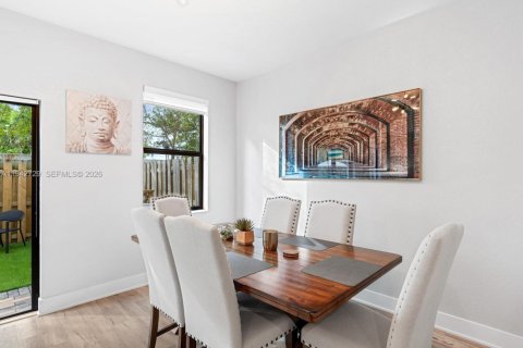 Adosado en venta en Miami, Florida, 3 dormitorios, 137.31 m2 № 2000774 - foto 15