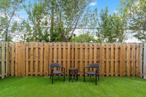 Adosado en venta en Miami, Florida, 3 dormitorios, 137.31 m2 № 2000774 - foto 19