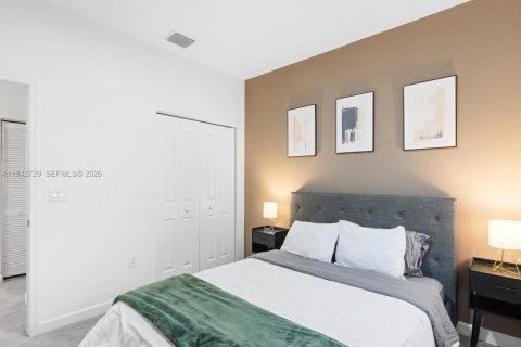 Adosado en venta en Miami, Florida, 3 dormitorios, 137.31 m2 № 2000774 - foto 29