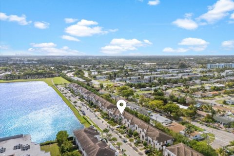 Adosado en venta en Miami, Florida, 3 dormitorios, 137.31 m2 № 2000774 - foto 3