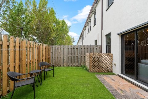 Adosado en venta en Miami, Florida, 3 dormitorios, 137.31 m2 № 2000774 - foto 18