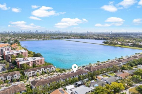 Adosado en venta en Miami, Florida, 3 dormitorios, 137.31 m2 № 2000774 - foto 2