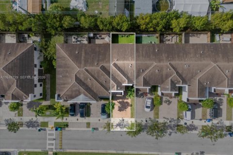 Adosado en venta en Miami, Florida, 3 dormitorios, 137.31 m2 № 2000774 - foto 5