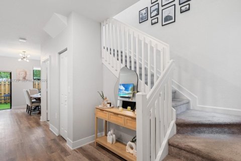 Adosado en venta en Miami, Florida, 3 dormitorios, 137.31 m2 № 2000774 - foto 9