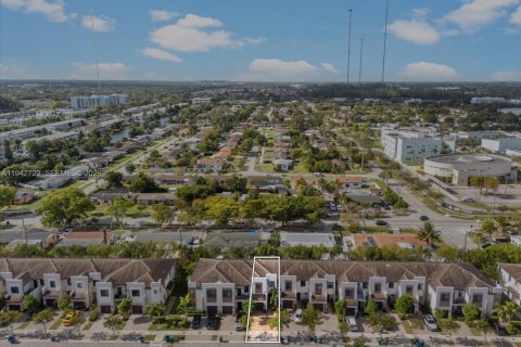 Adosado en venta en Miami, Florida, 3 dormitorios, 137.31 m2 № 2000774 - foto 4