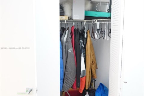 Condo in Plantation, Florida, 2 bedrooms № 1941270 - photo 12