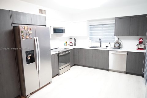 Condo in Plantation, Florida, 2 bedrooms № 1941270 - photo 3