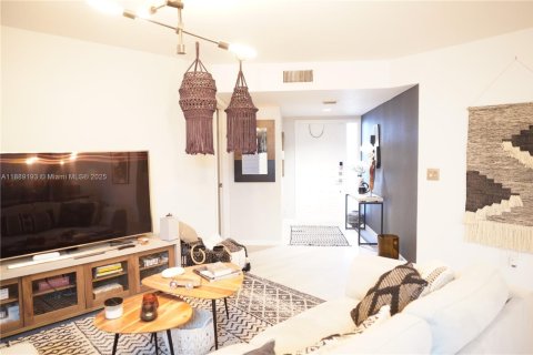 Condo in Plantation, Florida, 2 bedrooms № 1941270 - photo 10