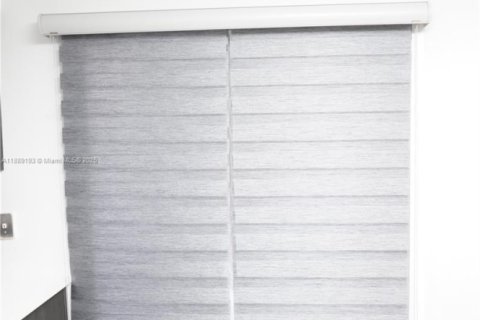 Condo in Plantation, Florida, 2 bedrooms № 1941270 - photo 5