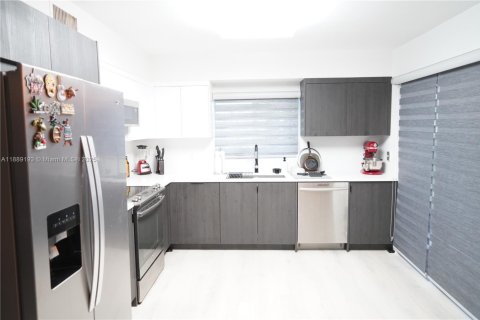 Condo in Plantation, Florida, 2 bedrooms № 1941270 - photo 4