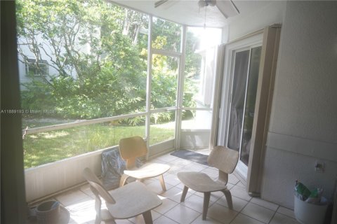 Condo in Plantation, Florida, 2 bedrooms № 1941270 - photo 15