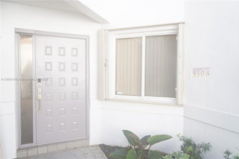 Condo in Plantation, Florida, 2 bedrooms № 1941270 - photo 16