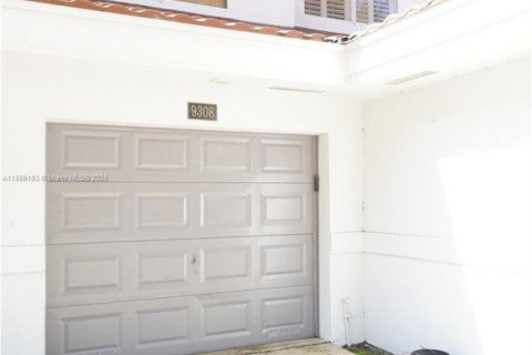 Condo in Plantation, Florida, 2 bedrooms № 1941270 - photo 2