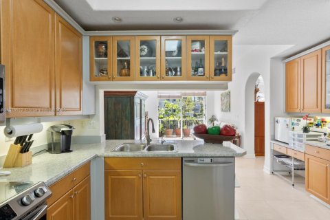 Villa ou maison à vendre à Aventura, Floride: 3 chambres, 231.7 m2 № 1776406 - photo 13