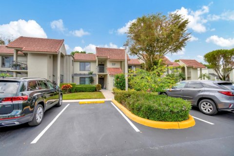 Condo in Boynton Beach, Florida, 2 bedrooms  № 1040640 - photo 1