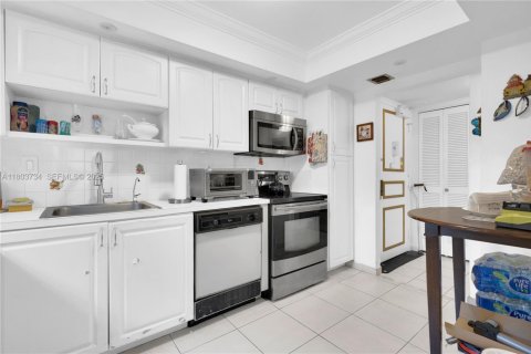 Condo in Pembroke Pines, Florida, 2 bedrooms  № 2035843 - photo 17