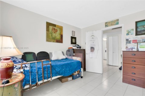 Condo in Pembroke Pines, Florida, 2 bedrooms  № 2035843 - photo 28