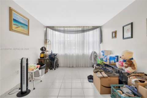 Condo in Pembroke Pines, Florida, 2 bedrooms  № 2035843 - photo 20