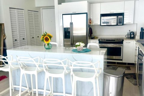 Condo in Miami, Florida  № 2003554 - photo 2