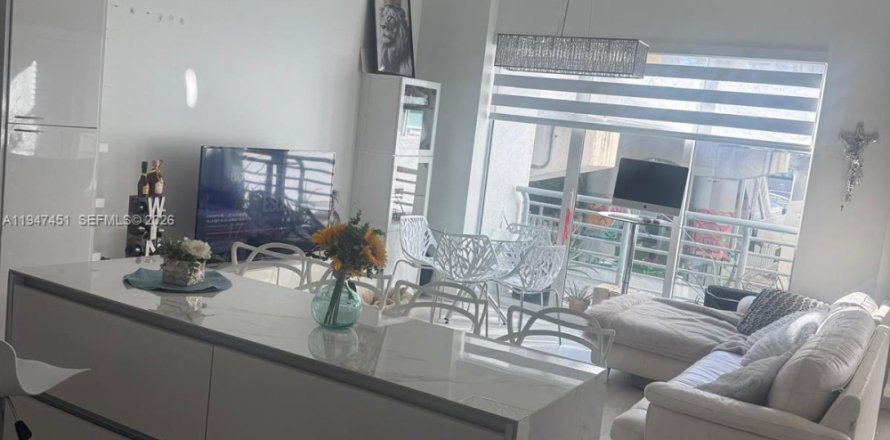 Studio in the Condo in Miami, Florida  № 2003554