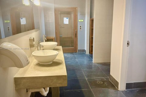 Condo in Miami, Florida  № 2003554 - photo 18