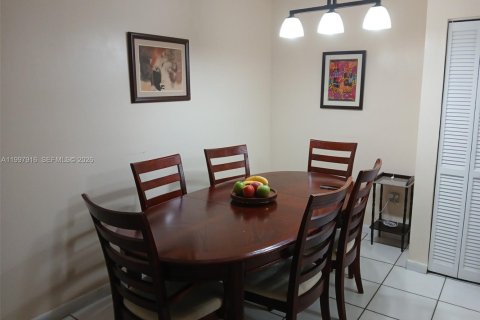 Condominio en alquiler en Miami, Florida, 2 dormitorios, 76.64 m2 № 2066119 - foto 10