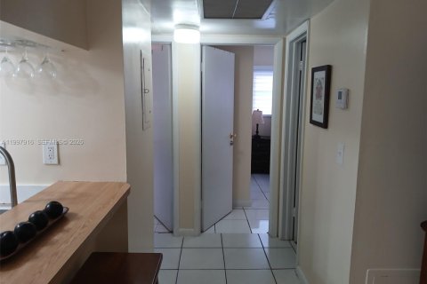 Condominio en alquiler en Miami, Florida, 2 dormitorios, 76.64 m2 № 2066119 - foto 16