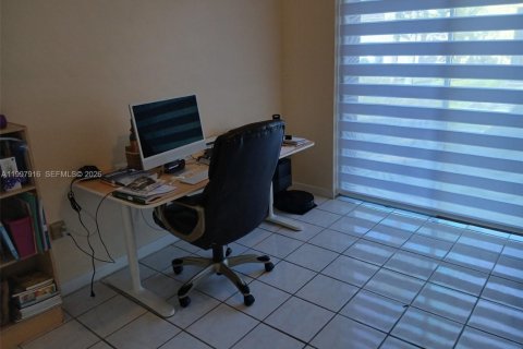 Condominio en alquiler en Miami, Florida, 2 dormitorios, 76.64 m2 № 2066119 - foto 25