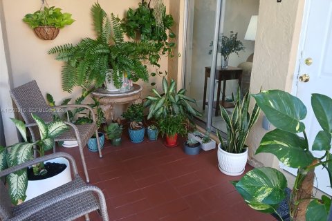 Condominio en alquiler en Miami, Florida, 2 dormitorios, 76.64 m2 № 2066119 - foto 5