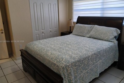 Condominio en alquiler en Miami, Florida, 2 dormitorios, 76.64 m2 № 2066119 - foto 19