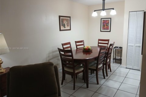 Condominio en alquiler en Miami, Florida, 2 dormitorios, 76.64 m2 № 2066119 - foto 8